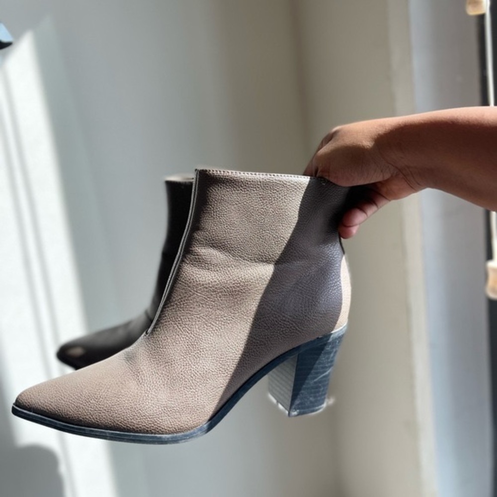 Old Navy womens brown boots for fall